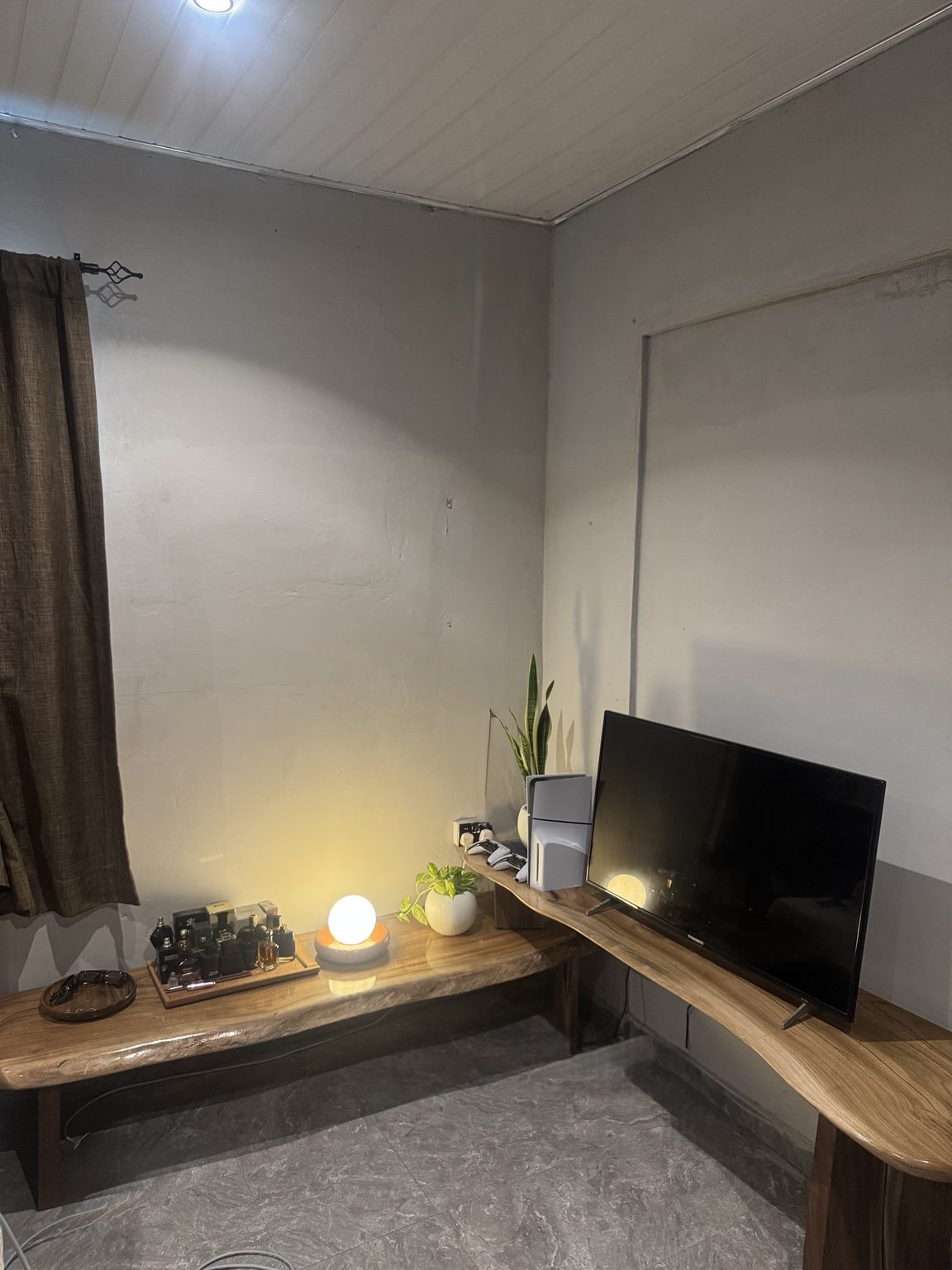 Live-Edge Console — photo 3 of 4
